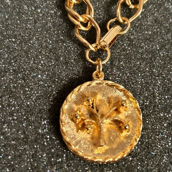 Beautiful Vintage Tree of Life Goldtone Bracelet - Picture 1 of 3